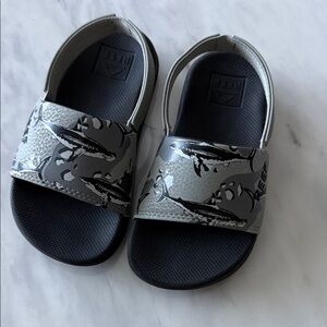 Reef Kids' Black and Gray Shark Slide Sandals